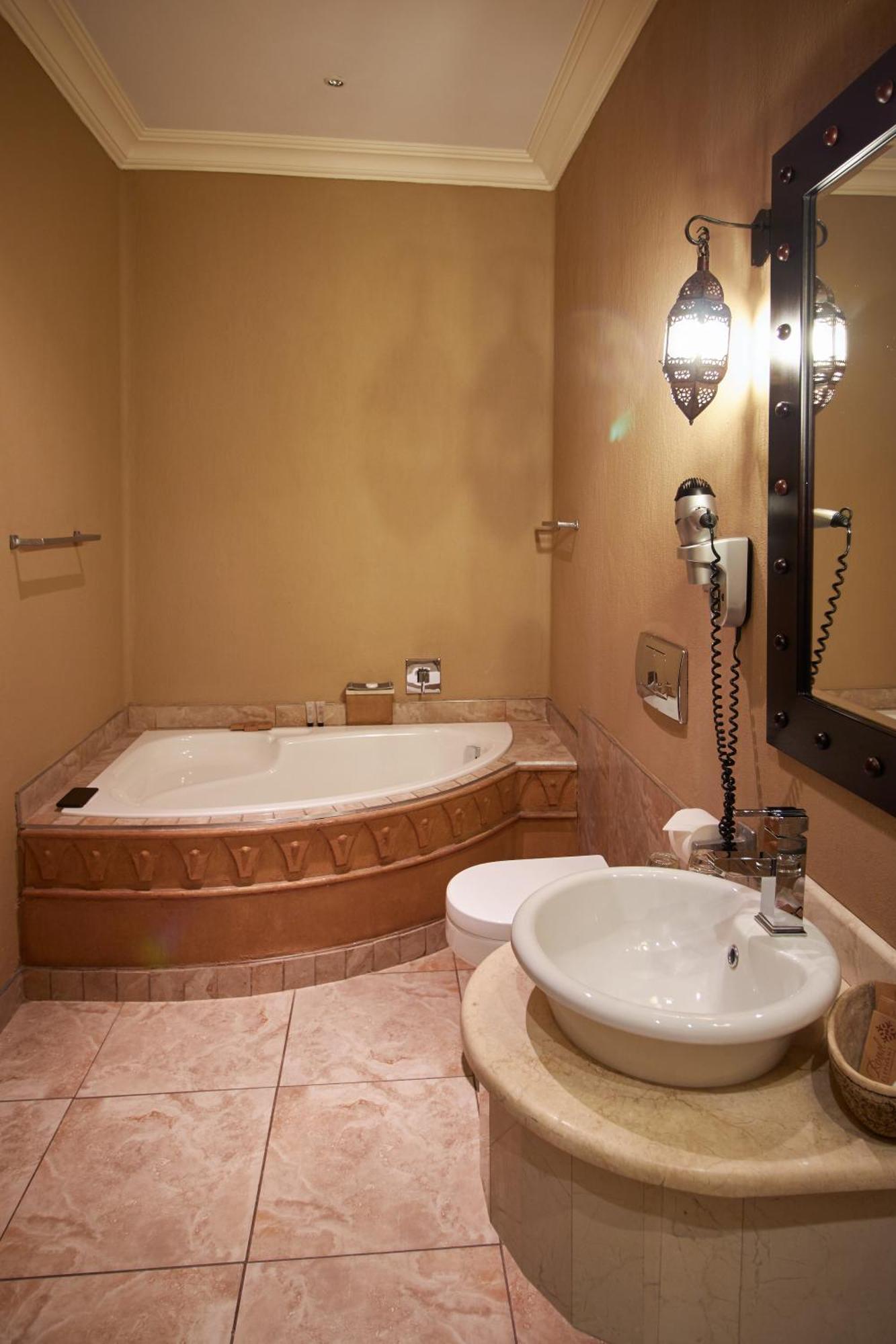Royal Elephant Hotel & Conference Centre Центурион Экстерьер фото